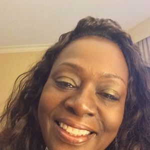 Meet your Posher, Elaine